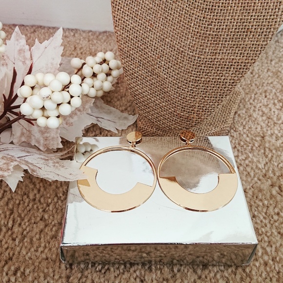 Antique Geometric Minimalist Hoop Earrings - Picture 5 of 5